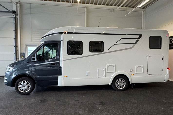 Hvid Mercedes Hymer fra 2023