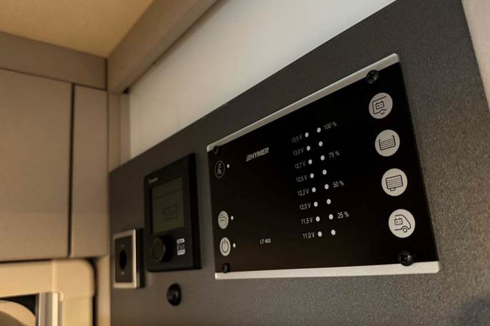 Hvid Mercedes Hymer fra 2023 set udefra