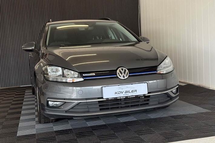 Grå VW Golf VII fra 2019