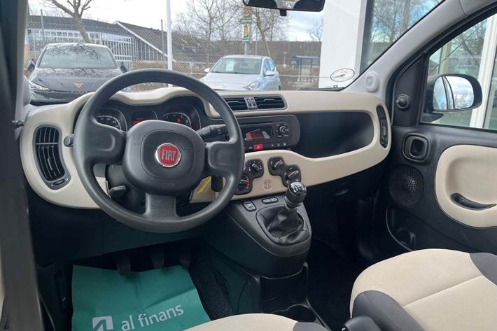 Sølv Fiat Panda fra 2012