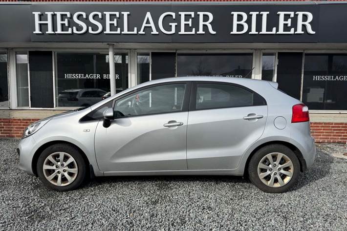 Sølv Kia Rio fra 2013