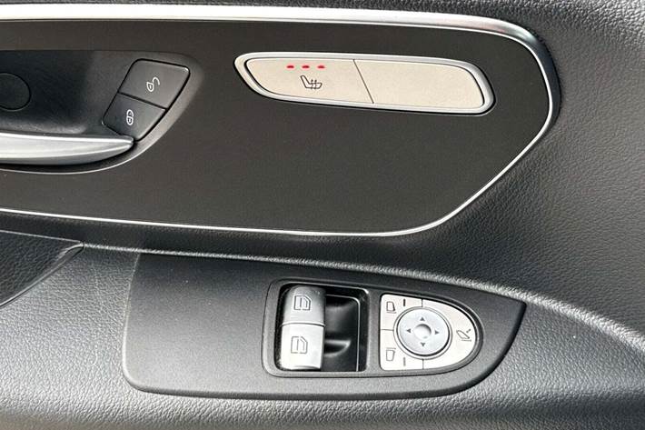 Hvid Mercedes Vito 114 fra 2022