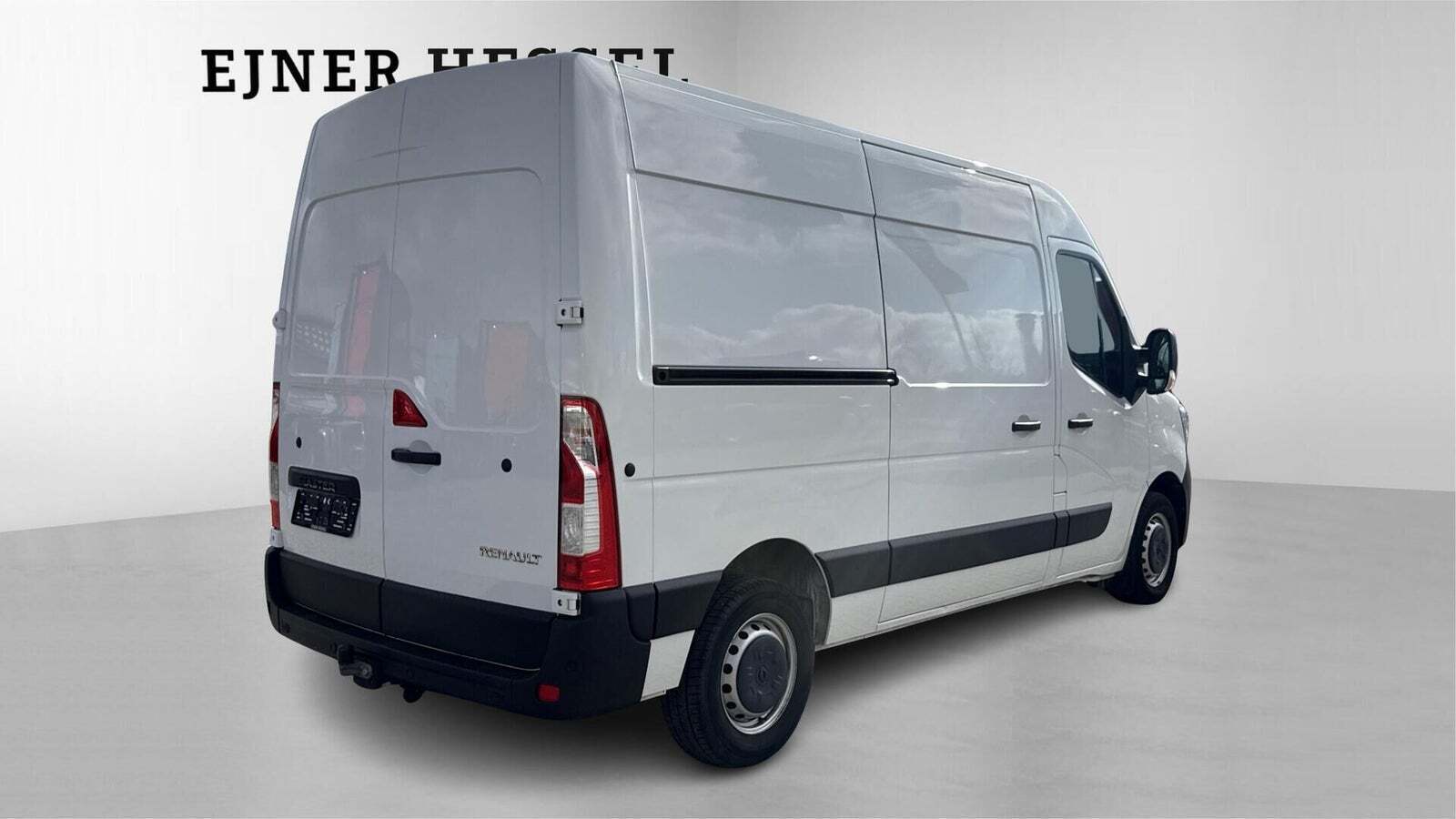 Hvid Renault Master IV T33 fra 2023