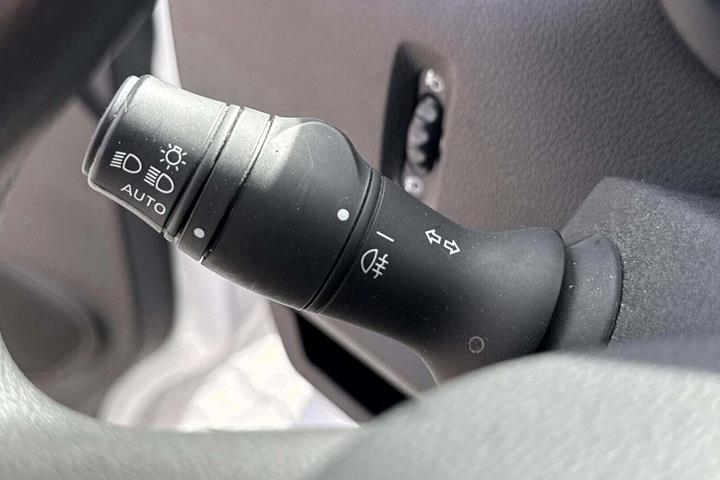 Hvid Renault Master IV T33 fra 2023