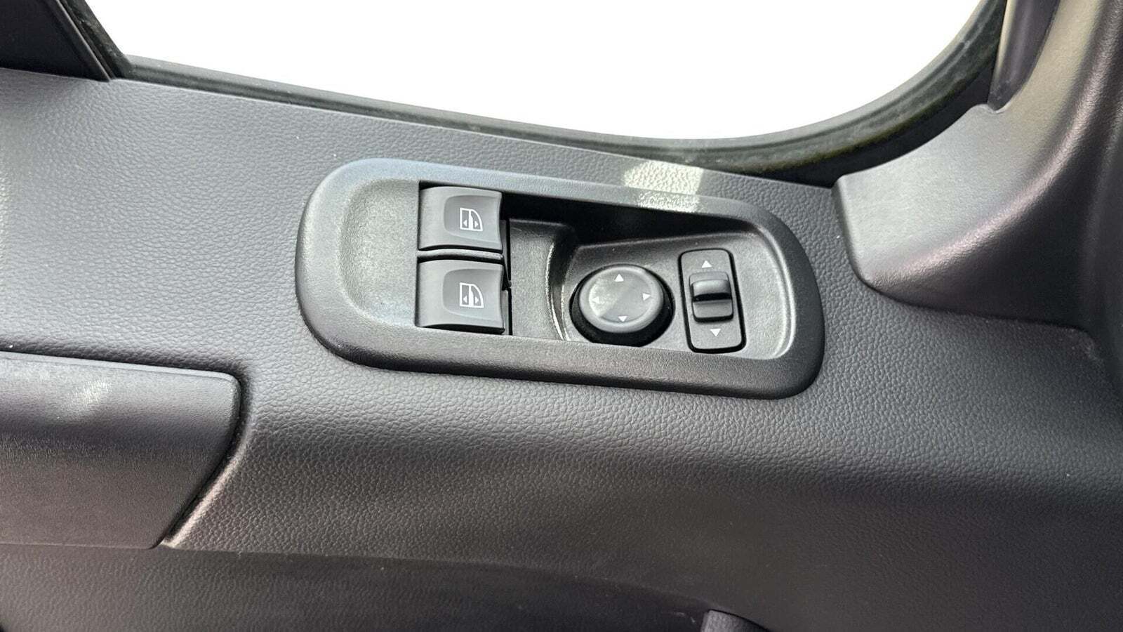 Hvid Renault Master IV T33 fra 2023