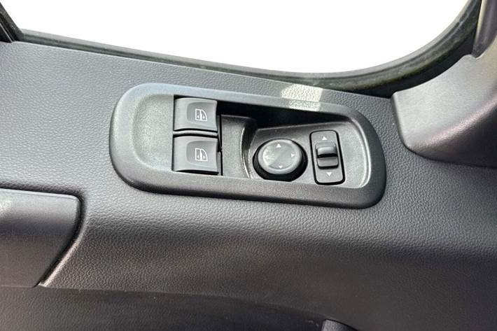 Hvid Renault Master IV T33 fra 2023