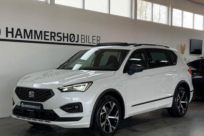 Hvid Seat Tarraco fra 2021 set udefra