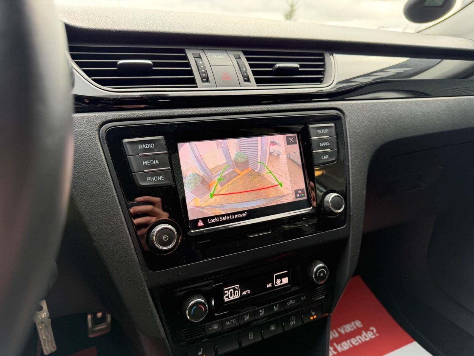 Grå Skoda Rapid fra 2018