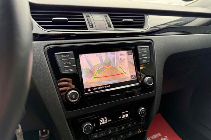 Grå Skoda Rapid fra 2018