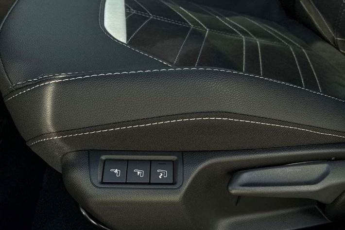 Grå Opel Corsa-e fra 2023