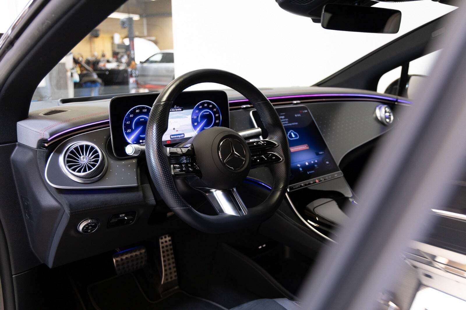 Sort Mercedes EQS450+ fra 2022