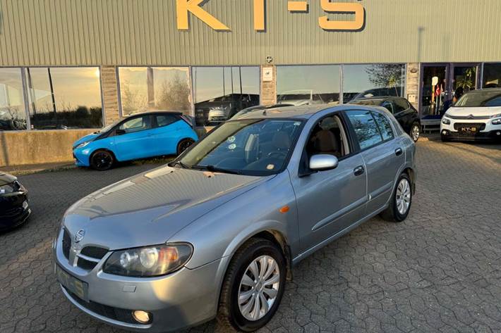 undefined Nissan Almera fra 2005 set udefra