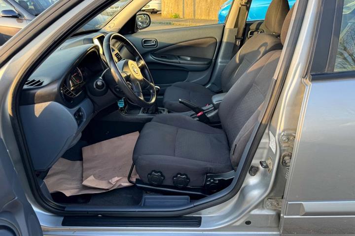undefined Nissan Almera fra 2005 set indefra
