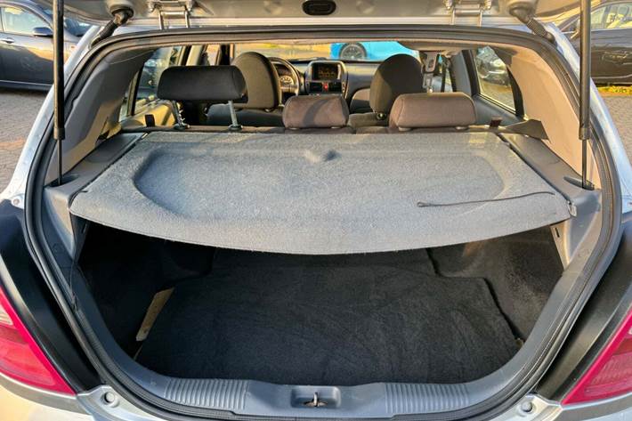 undefined Nissan Almera fra 2005