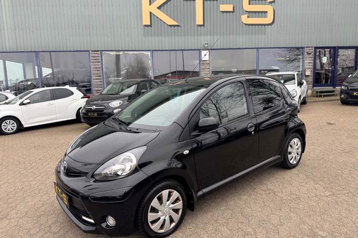 Sort Toyota Aygo fra 2013