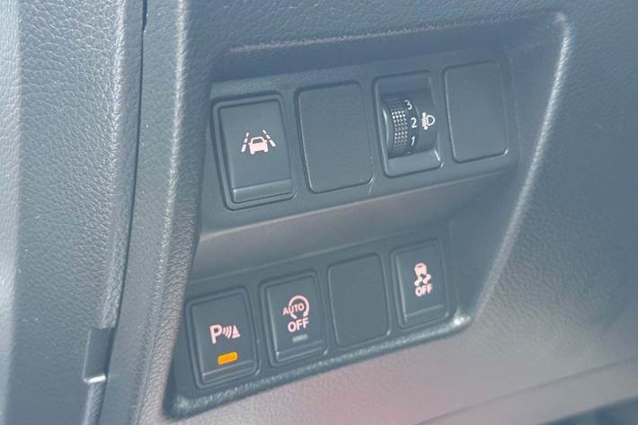 Grå Nissan Qashqai fra 2015