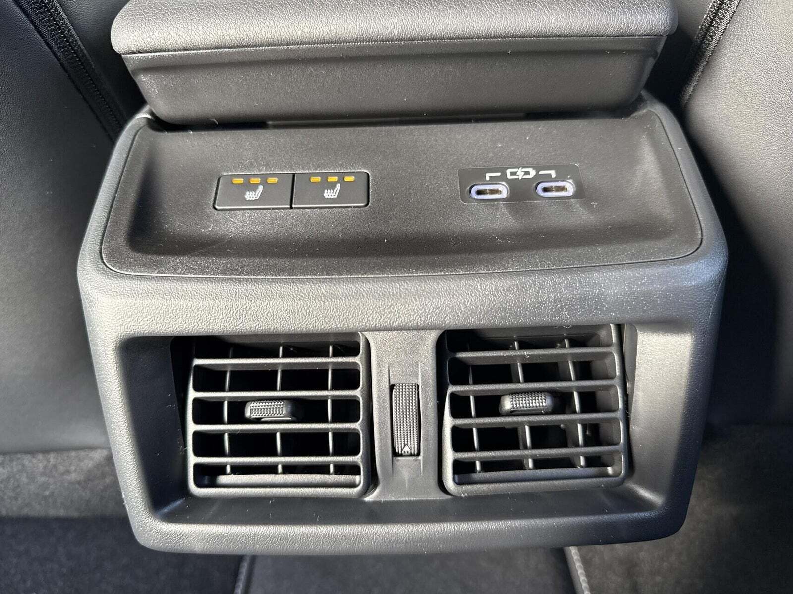 Grå Toyota BZ4X fra 2026