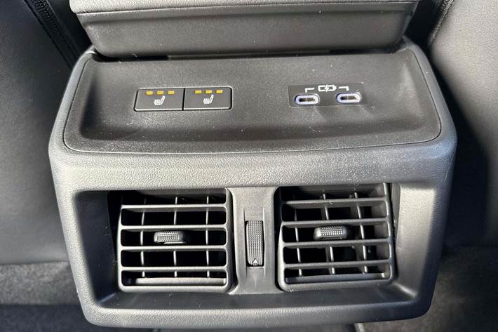 Grå Toyota BZ4X fra 2026