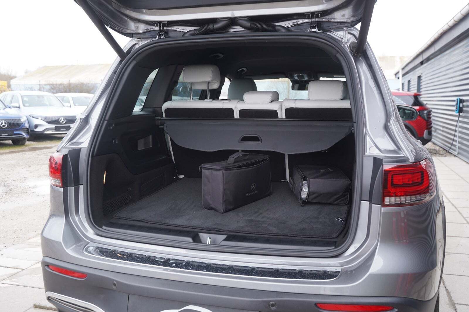 Grå Mercedes EQB300 fra 2022