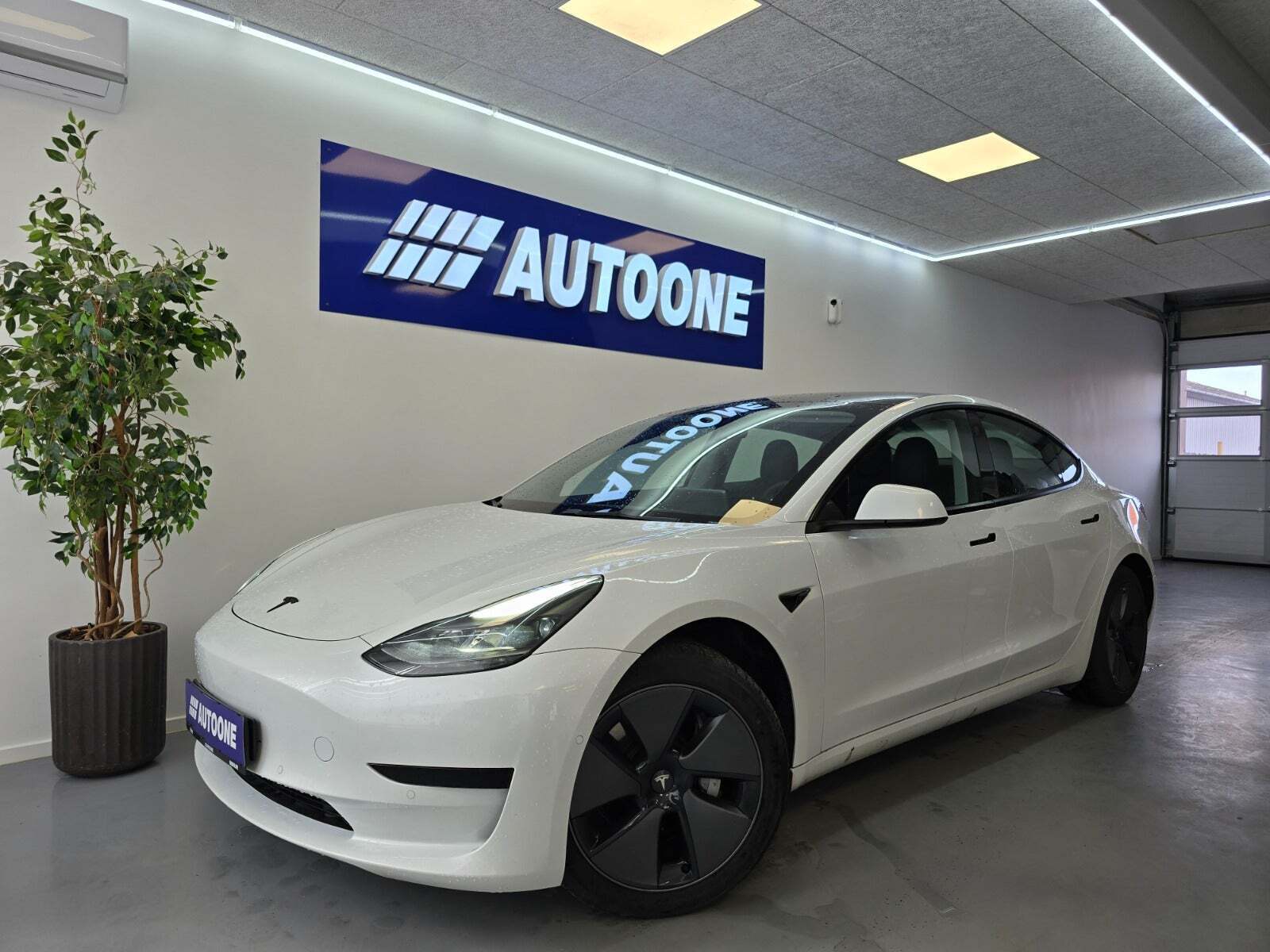 Tesla Model 3 Standard Range+ RWD