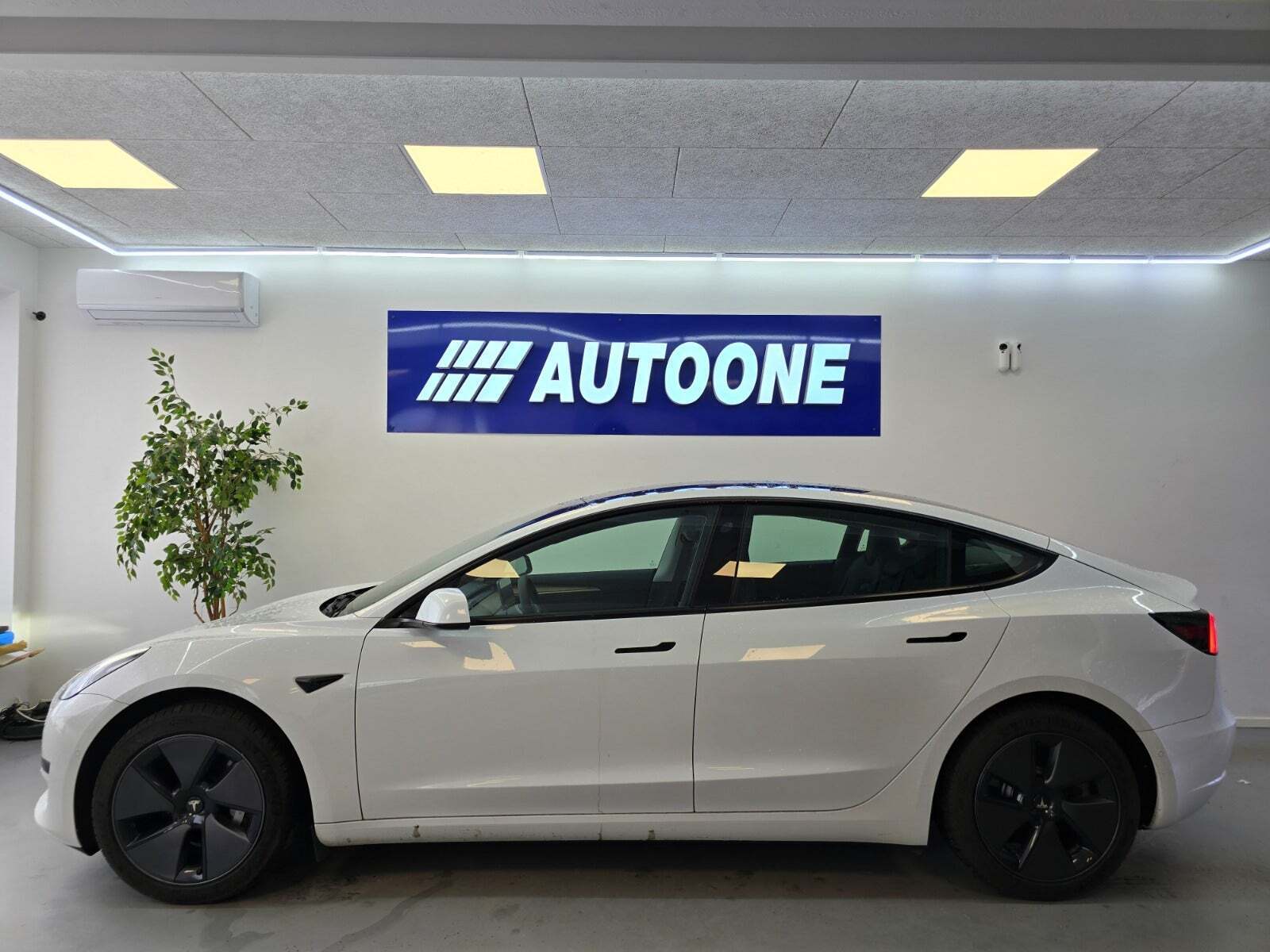 Tesla Model 3 Standard Range+ RWD