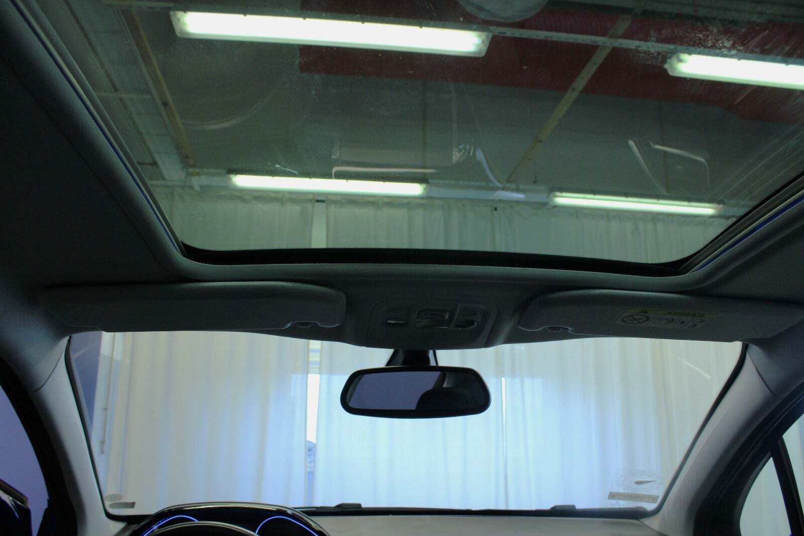 Peugeot 2008 1,2 PureTech 110 Prestige Sky