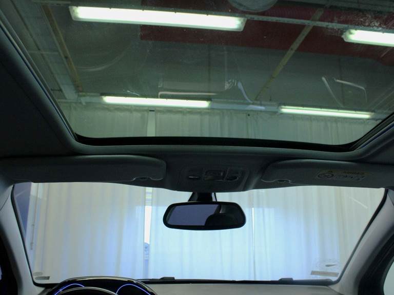 Peugeot 2008 1,2 PureTech 110 Prestige Sky