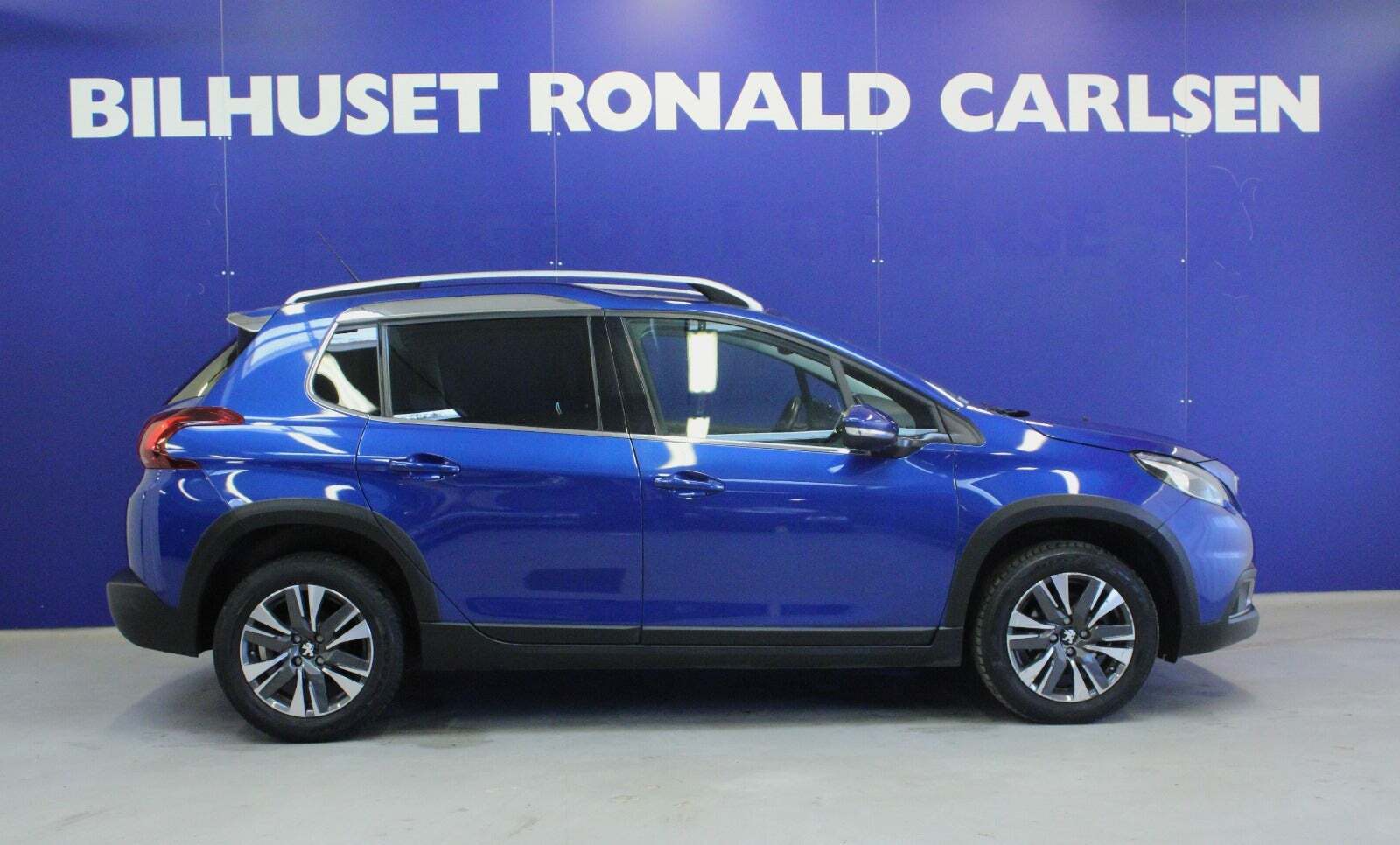 Blå Peugeot 2008 fra 2019