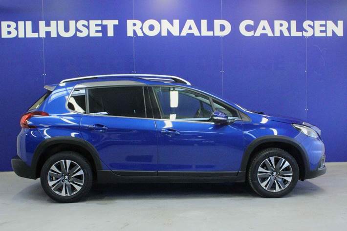 Blå Peugeot 2008 fra 2019