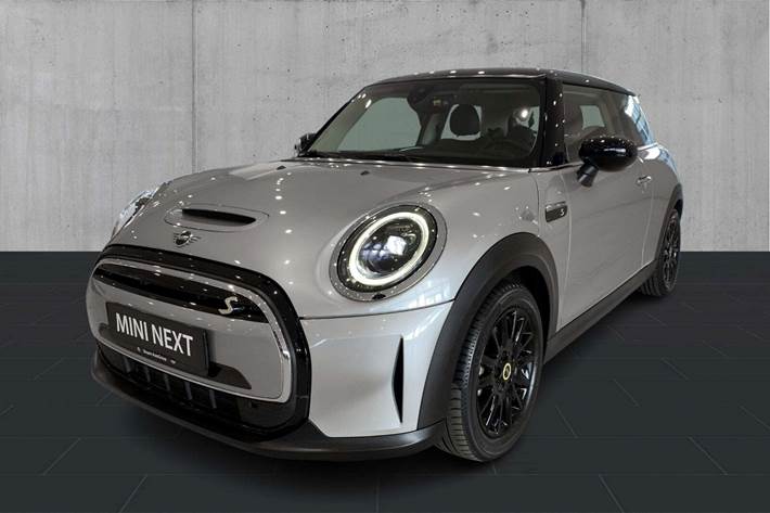 Grå Mini Cooper SE fra 2023 set udefra