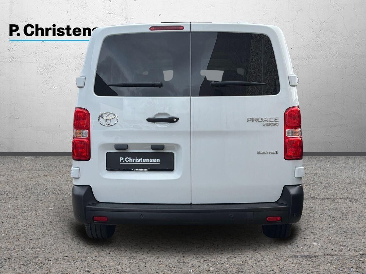 Toyota Proace Verso 75 Long Shuttle