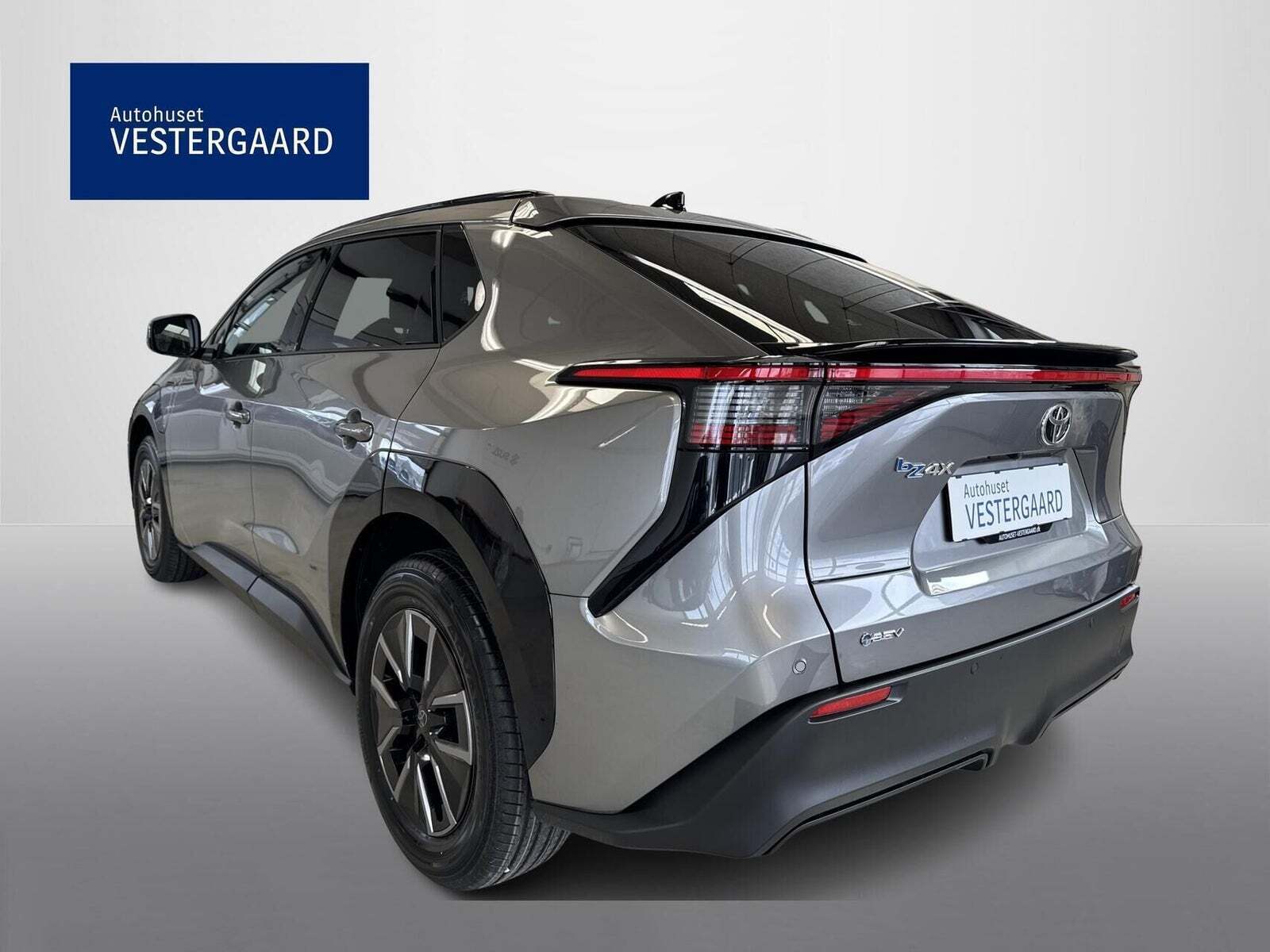 Grå Toyota BZ4X fra 2026