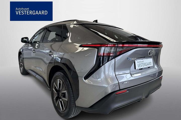 Grå Toyota BZ4X fra 2026