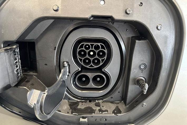 Grå Toyota BZ4X fra 2026