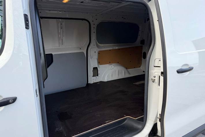 Hvid Toyota ProAce fra 2018