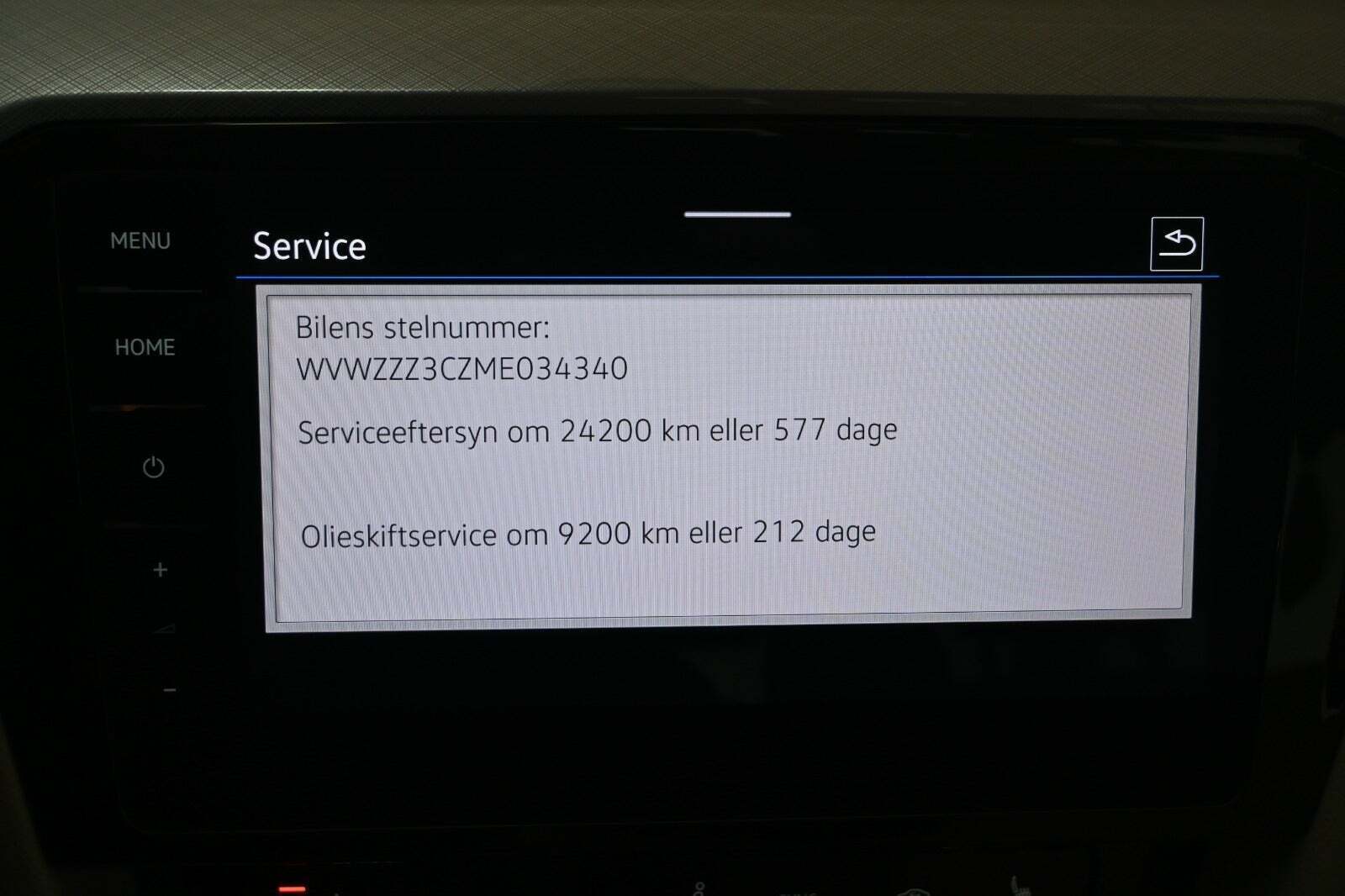 Blå VW Passat fra 2021