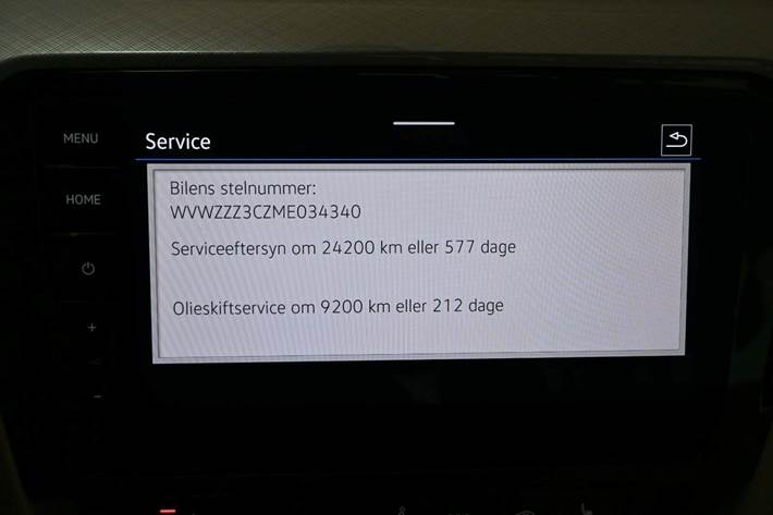 Blå VW Passat fra 2021