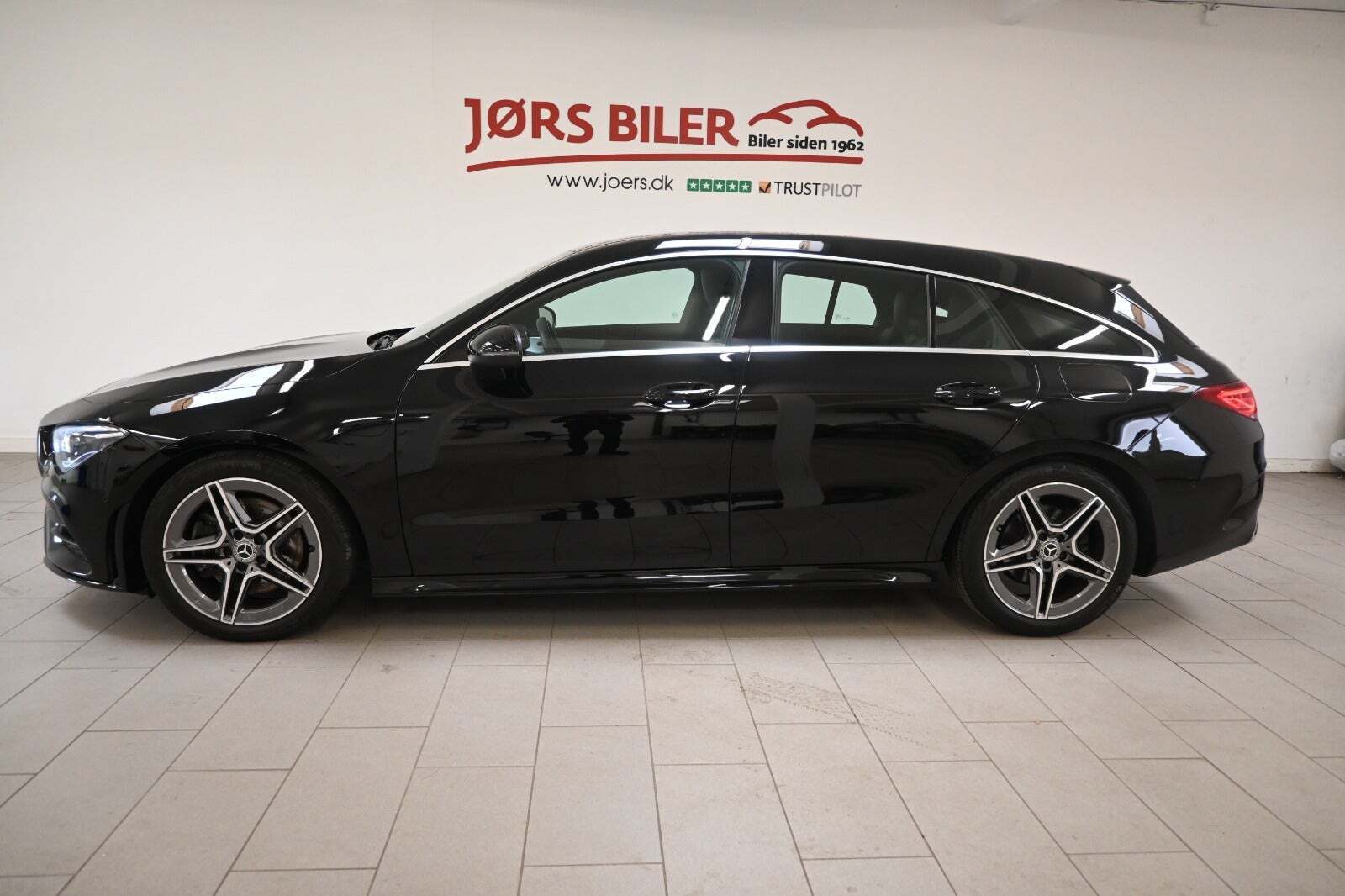 Sort Mercedes CLA200 fra 2021