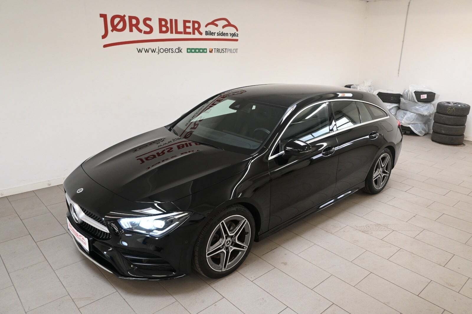Sort Mercedes CLA200 fra 2021 set udefra