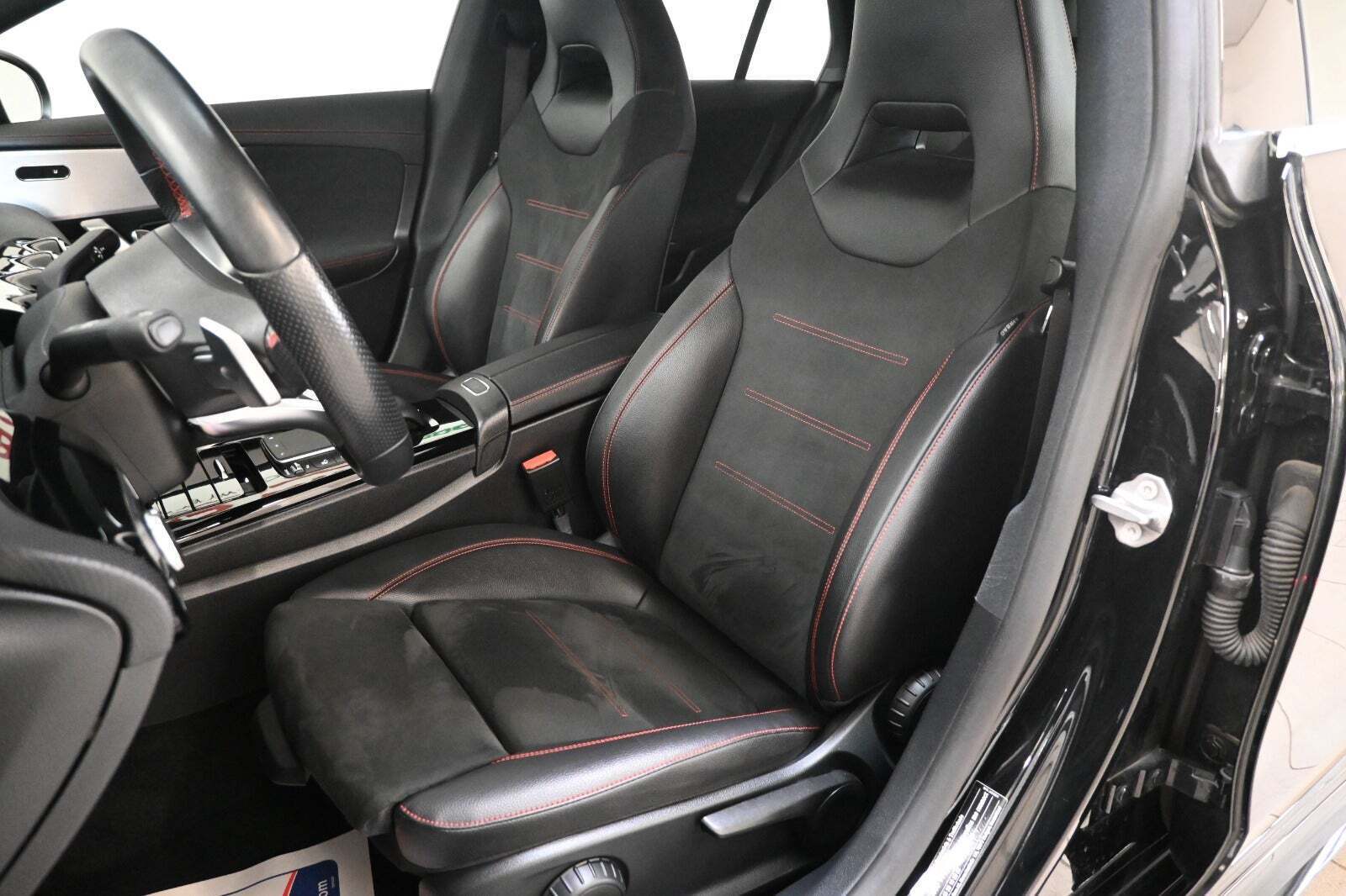 Sort Mercedes CLA200 fra 2021 set indefra