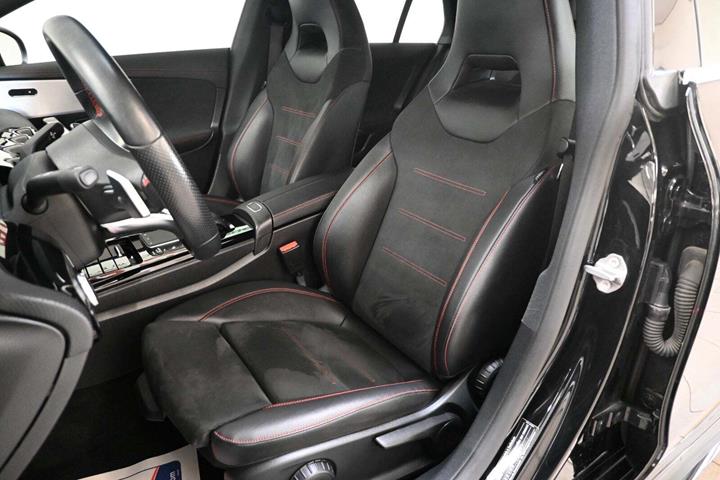 Sort Mercedes CLA200 fra 2021 set indefra