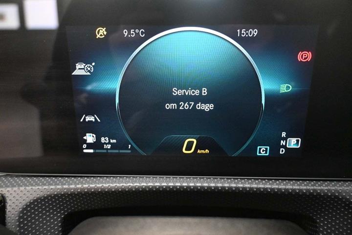 Sort Mercedes CLA200 fra 2021 set indefra
