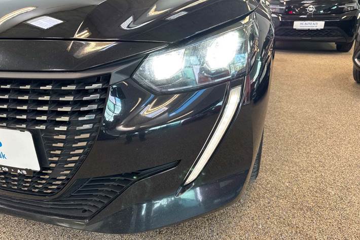 Sort Peugeot 208 fra 2023