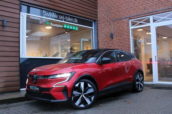 Rød Renault Megane E-Tech fra 2022