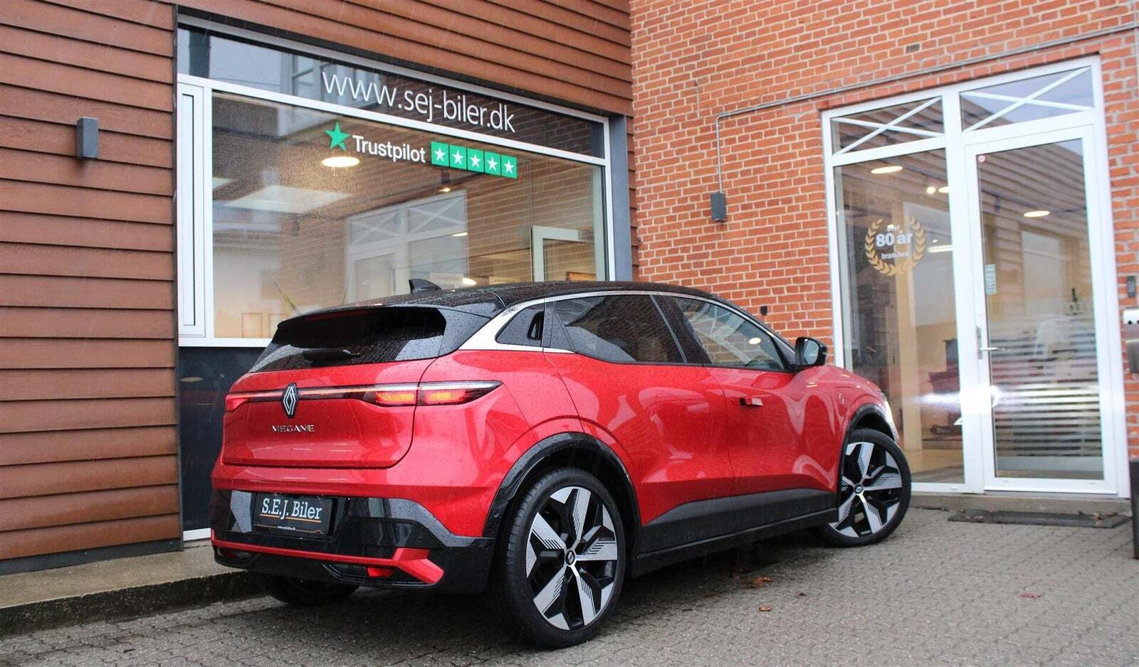 Rød Renault Megane E-Tech fra 2022