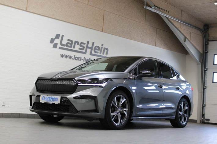 Grå Skoda Enyaq fra 2023