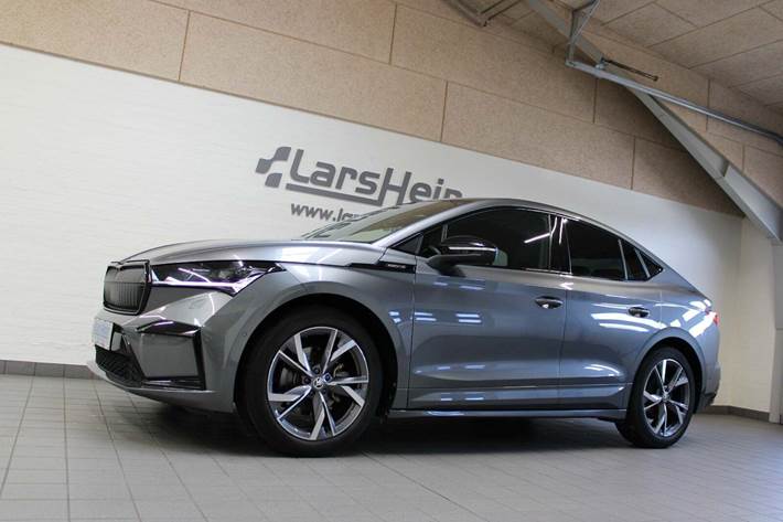 Grå Skoda Enyaq fra 2023