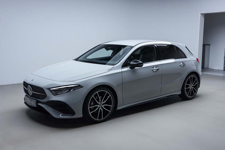 Grå Mercedes A200 d fra 2025