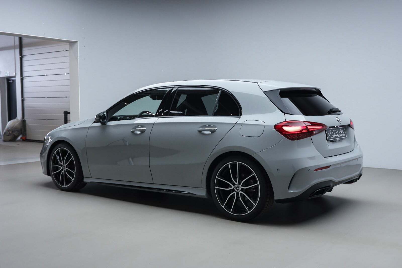 Grå Mercedes A200 d fra 2025