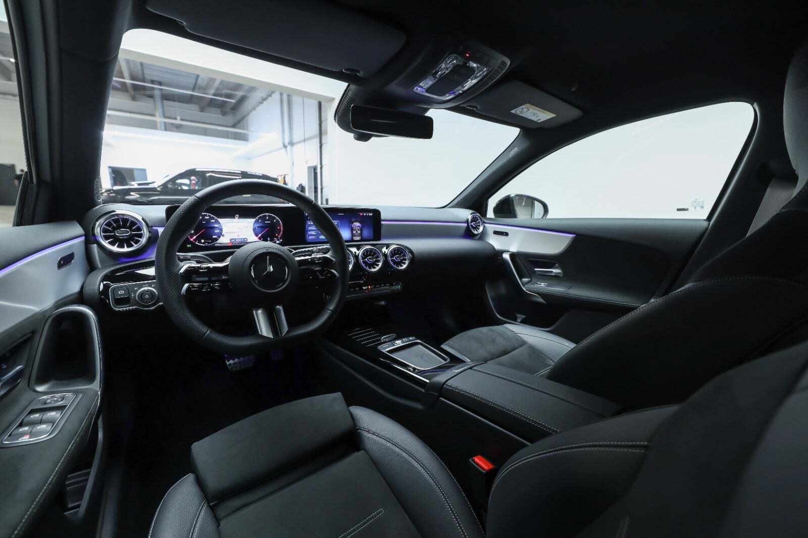 Grå Mercedes A200 d fra 2025